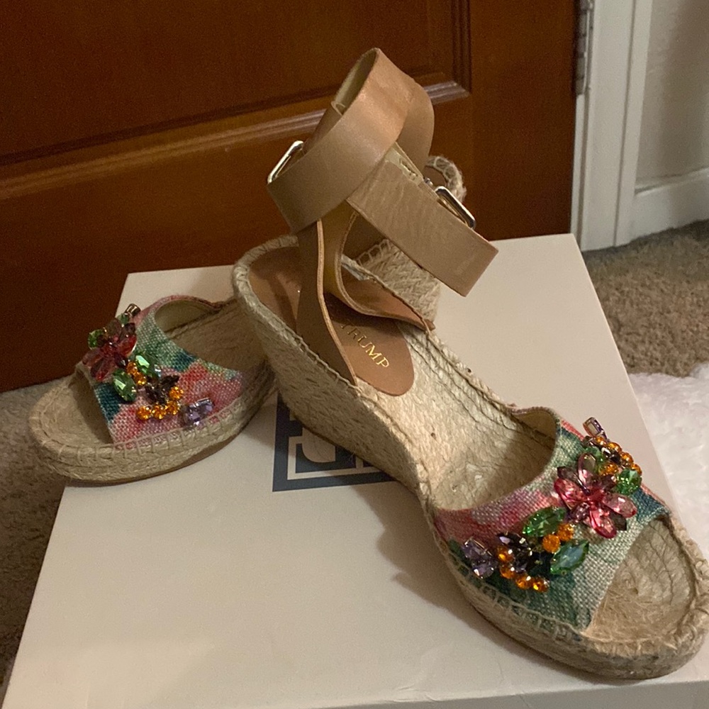 Floral sandal